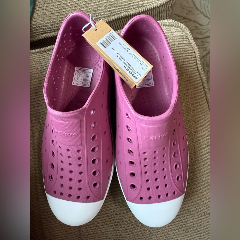 Brand new unworn Native Jefferson shoes in twilight pink/shell white.
